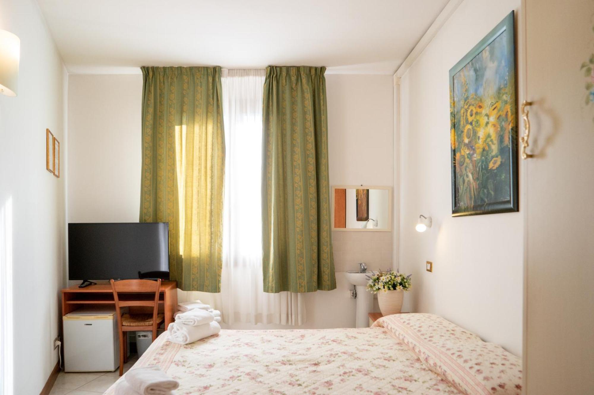 Hotel New Aurora Venice Маргера Екстериор снимка